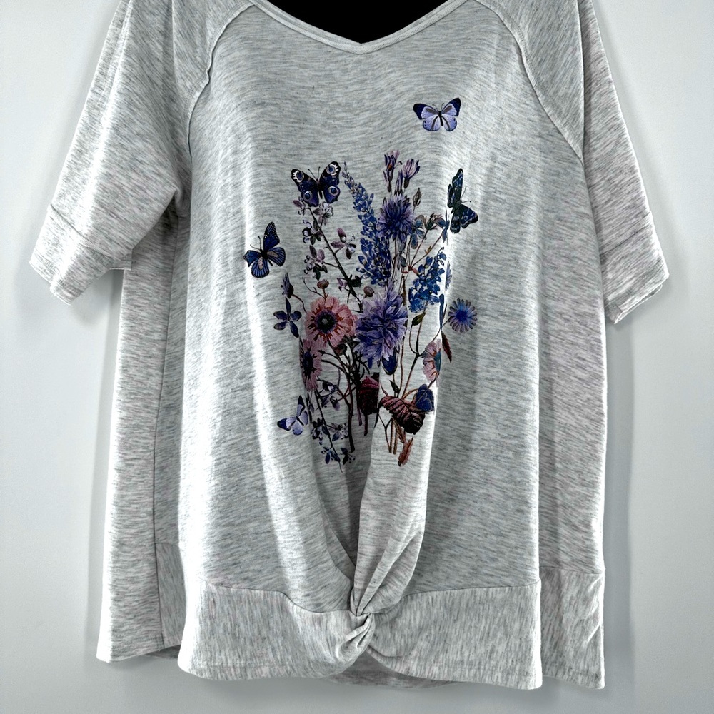 Women’s Top - Picture 3 of 7